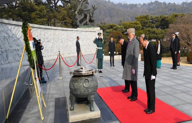 Prime Minister lays wreath at the National Cemetery of Korea in Seoul.