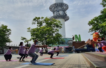 7th International Day of Yoga @ Namsan Seoul Tower