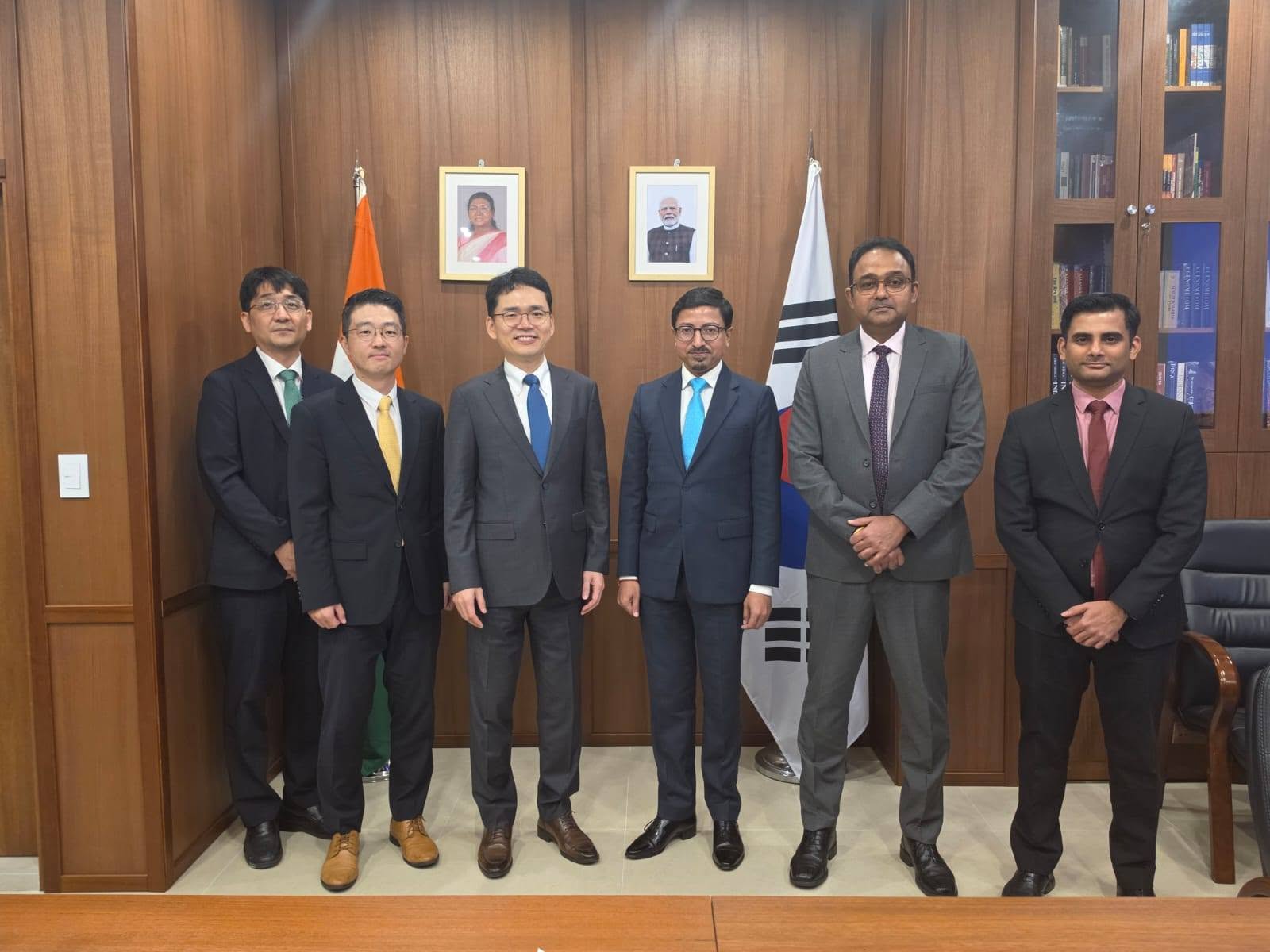 Mr. Lim Seung-Yeol, Senior Vice President of Korea Hydro & Nuclear Power Co., Ltd. (KHNP), called on the Ambassador on 11 September 2026