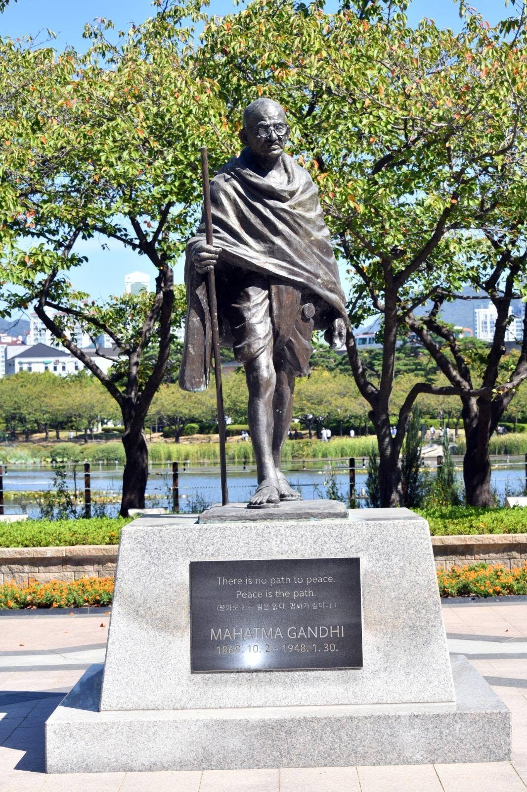 Tribute to Mahatma Gandhi at Yeonji Park, Gimhae, During Viksit Bharat Run on 12
September 2026