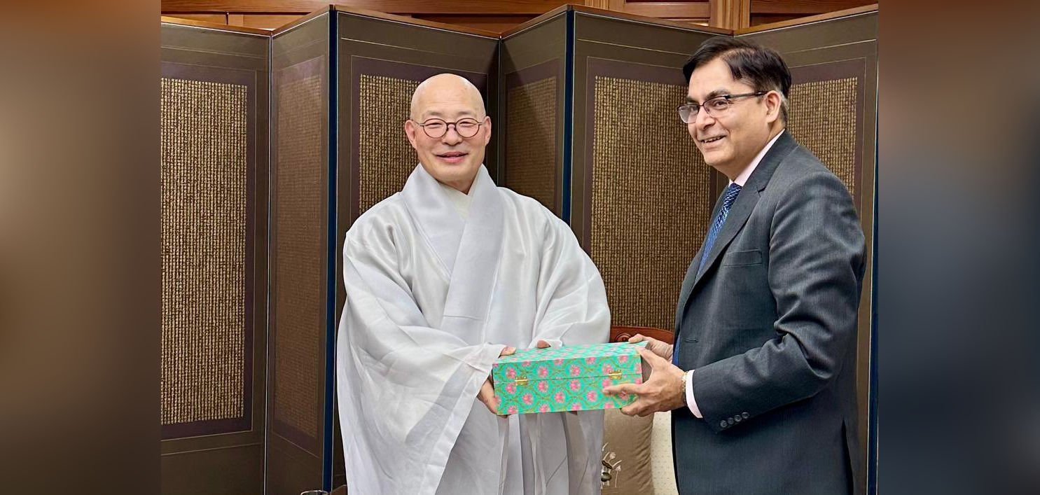 Ambassador Amit Kumar met Ven. Jinwoo, President of Jogye Order of Korean Buddhism