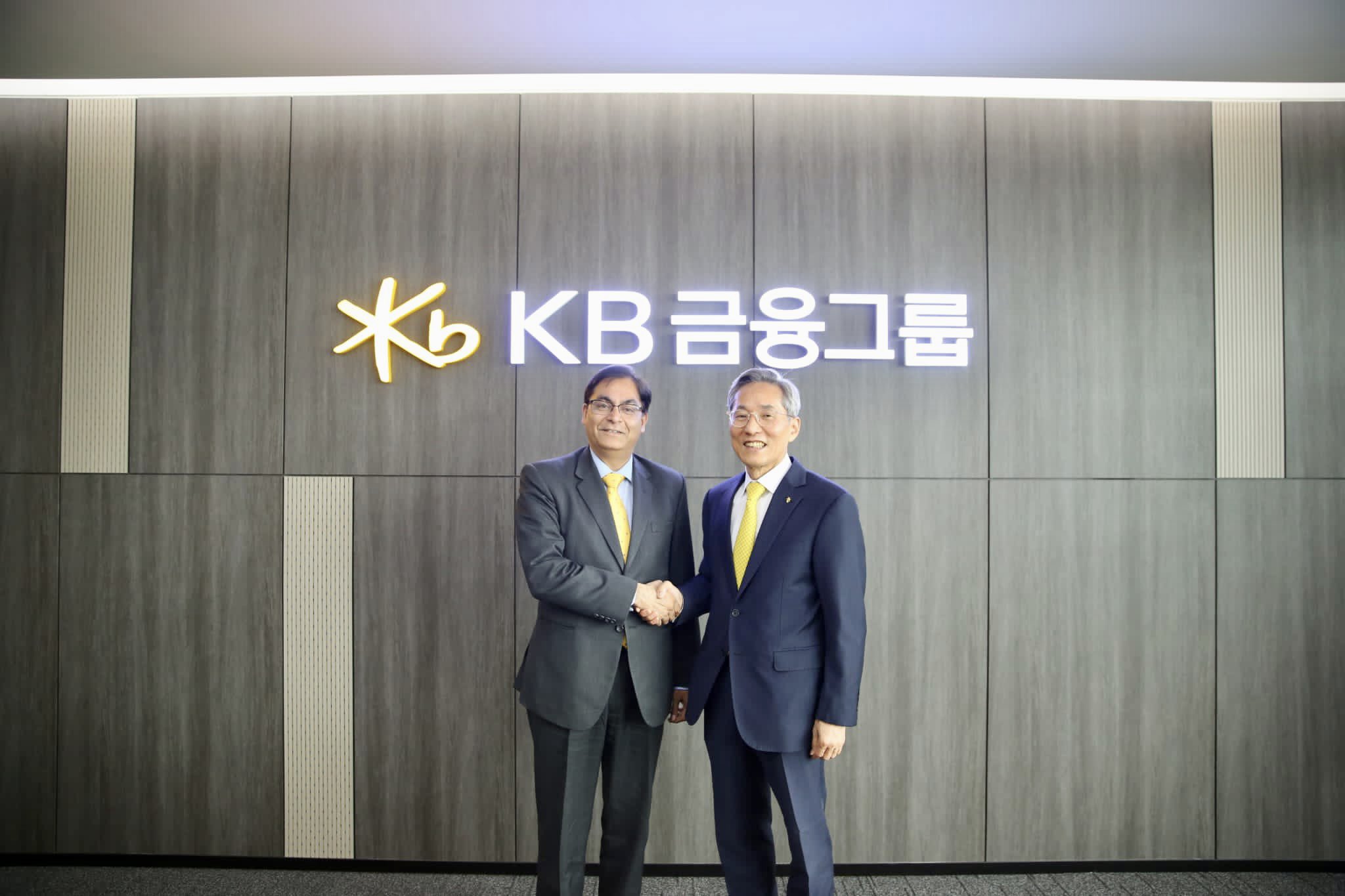 Ambassador Amit Kumar met Mr. Jong Kyoo Yoon, Chairman, KB Financial Group