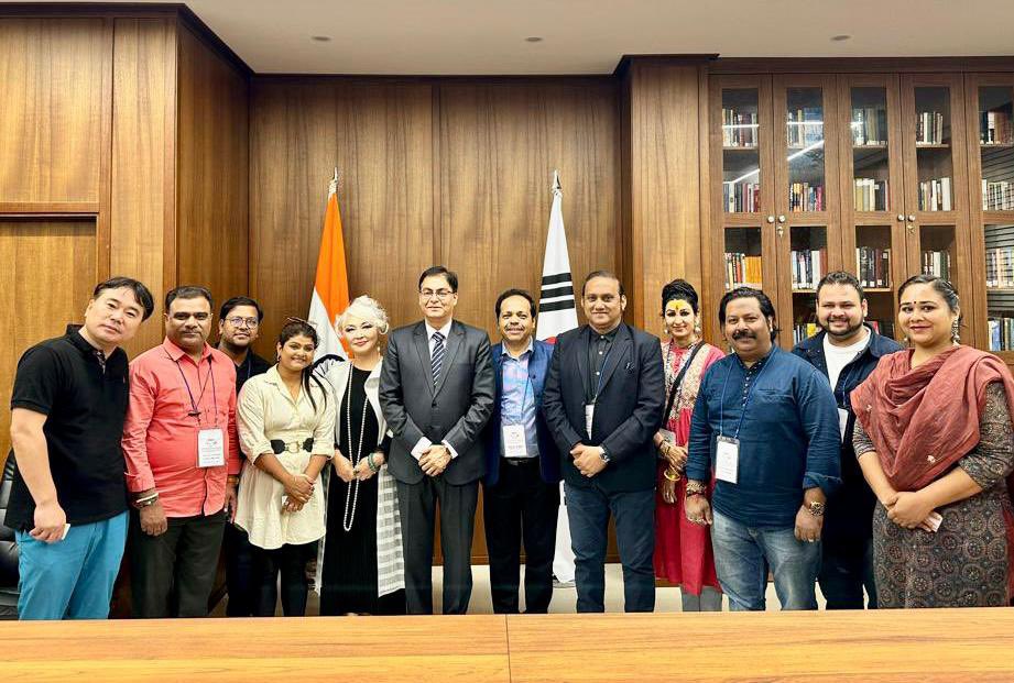 Amb Amit Kumar met artists from Musicians Federation of India visiting Seoul for 2023 Korea-India Silk Road Art Festival