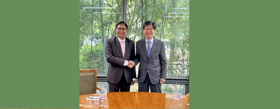 Amb Amit Kumar met Chairman of The Asan Institute, Mr. Yoon Young-kwan
