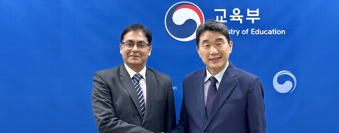 Amb Amit Kumar met Deputy PM and Education Minister H.E. Mr. Lee Jo-hu
