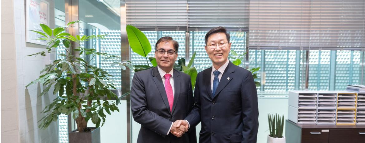 Ambassador Amit Kumar met President Lee Kanghyun of Asia Culture Center in Gwangju
